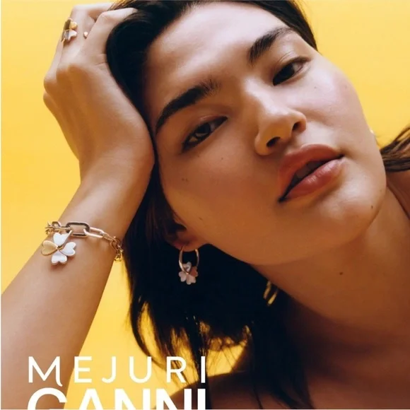 In Search Of: Mejuri x GANNI Clover Convertible Hoops - Picture 2 of 2